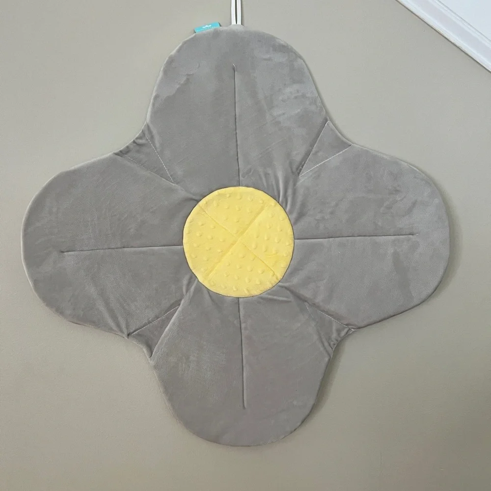 Bloomingbath foam for infant bath Baby bath flower foam gray yellow 29”